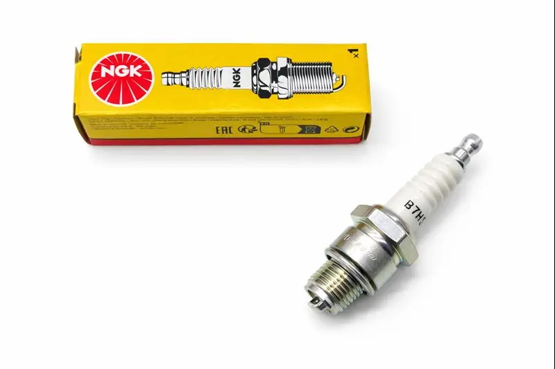 [A03248] Bougie d'allumage NGK B7HS