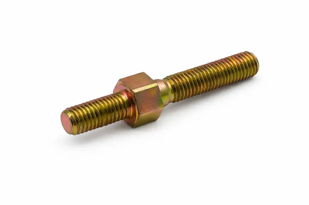 Goujon M7 sur couvercle de boite de vitesse