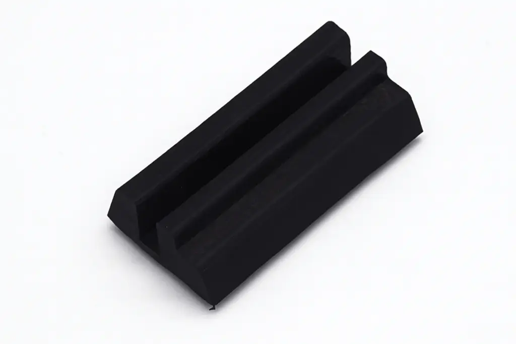 [A08035] Agrafe inférieure pédale après 1970