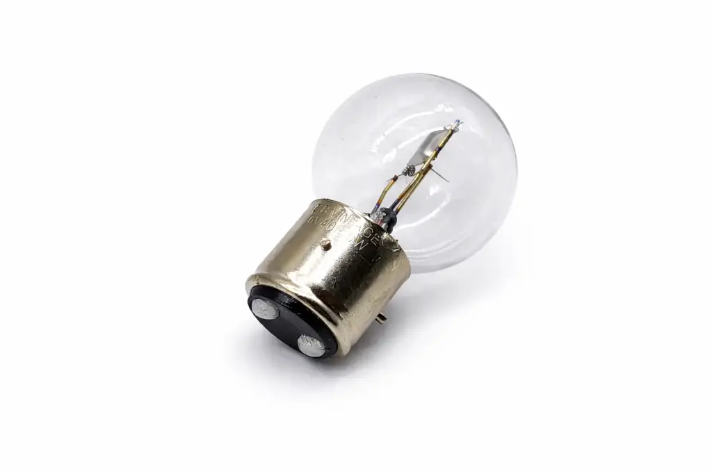 Ampoule Code-phare 6 Volts à baïonnette