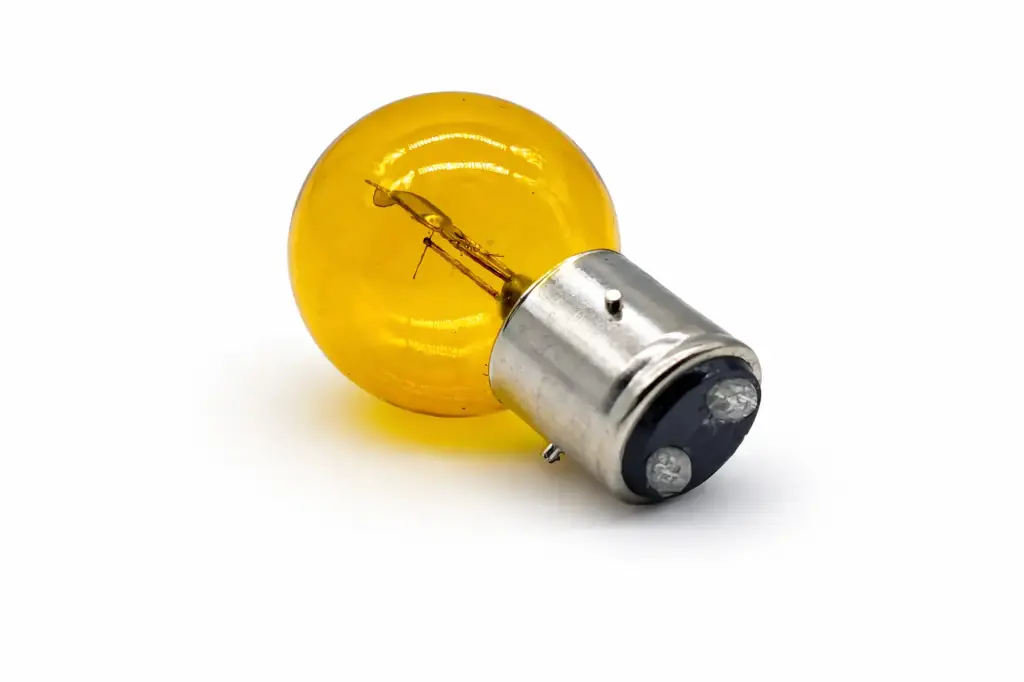 Ampoule Code-phare 6 Volts Jaune à baïonnette